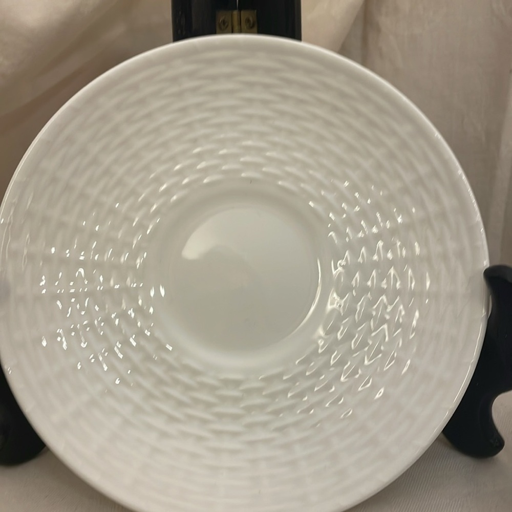 Wedgwood Nantucket basket pair of saucers - Picture 2 of 3